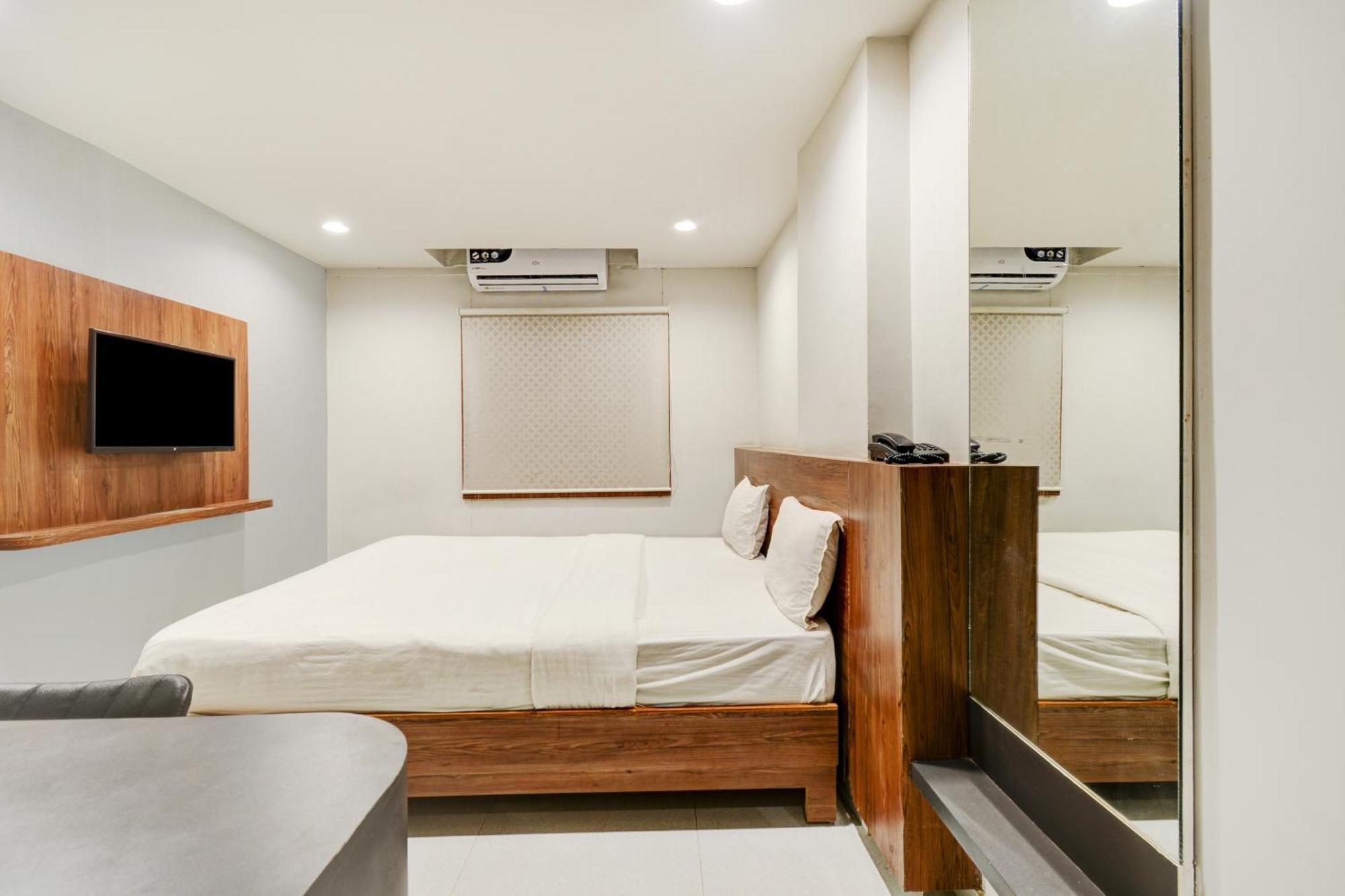 Hotel Desert Inn Tharad Exterior foto