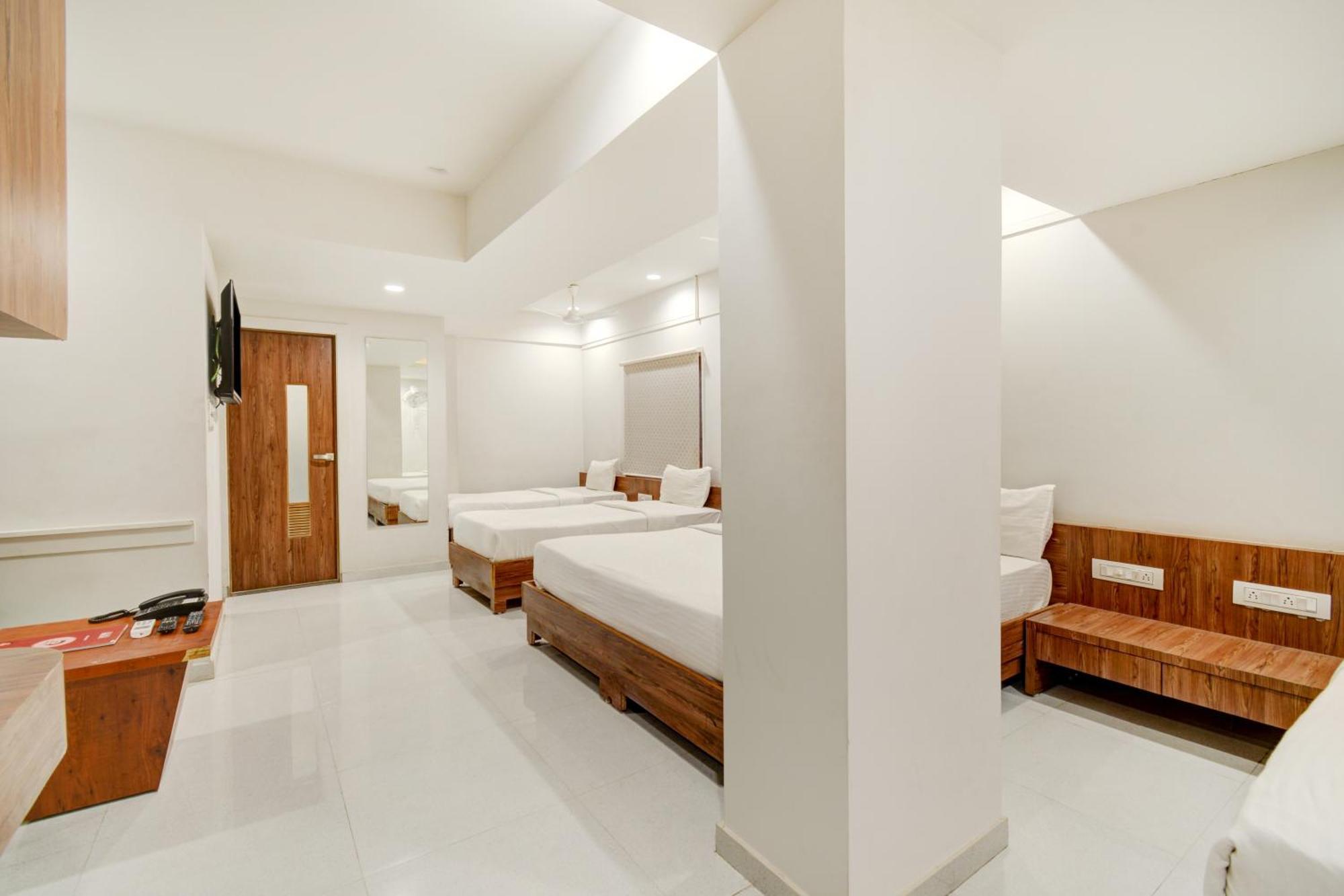 Hotel Desert Inn Tharad Exterior foto