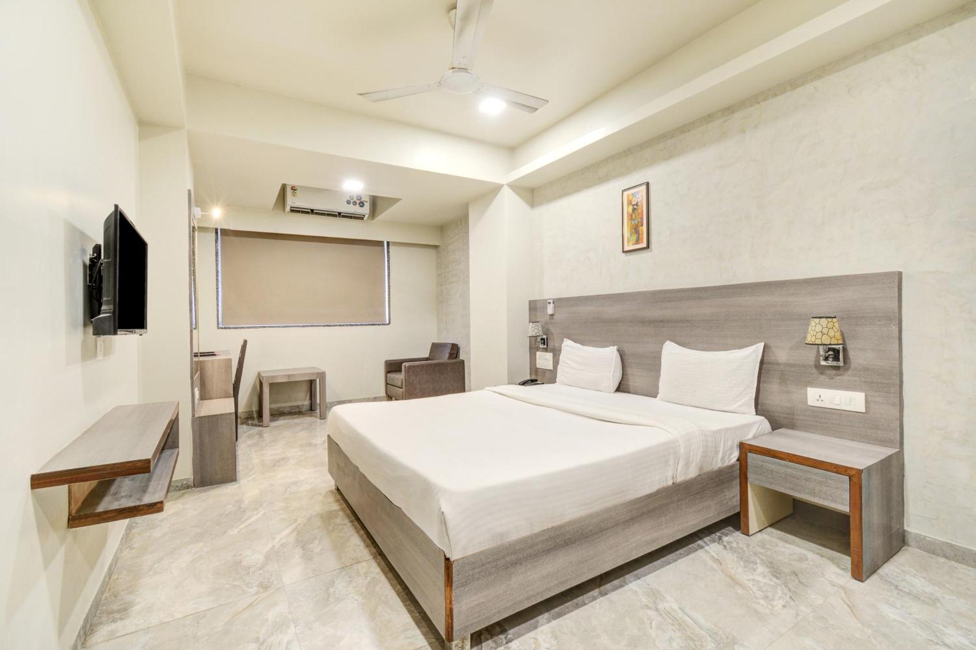 Hotel Desert Inn Tharad Exterior foto
