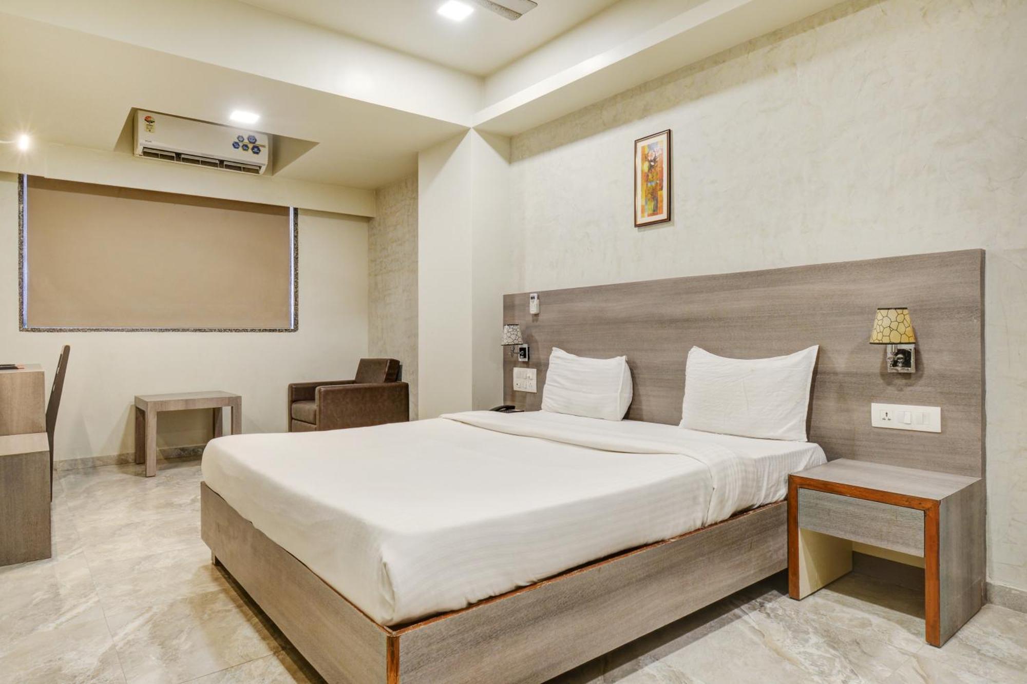 Hotel Desert Inn Tharad Exterior foto
