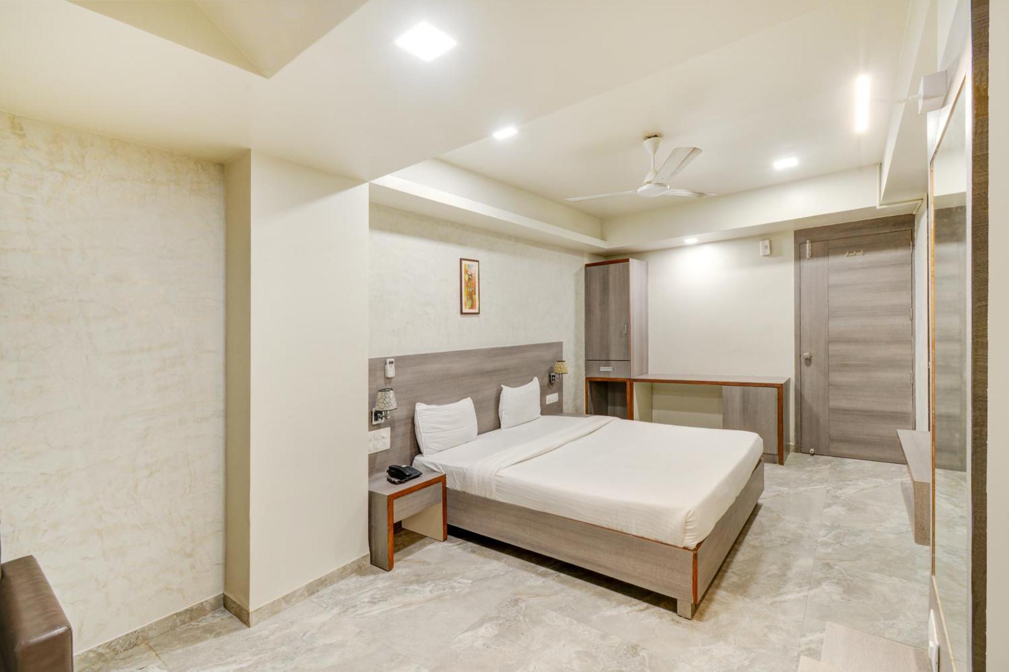 Hotel Desert Inn Tharad Exterior foto