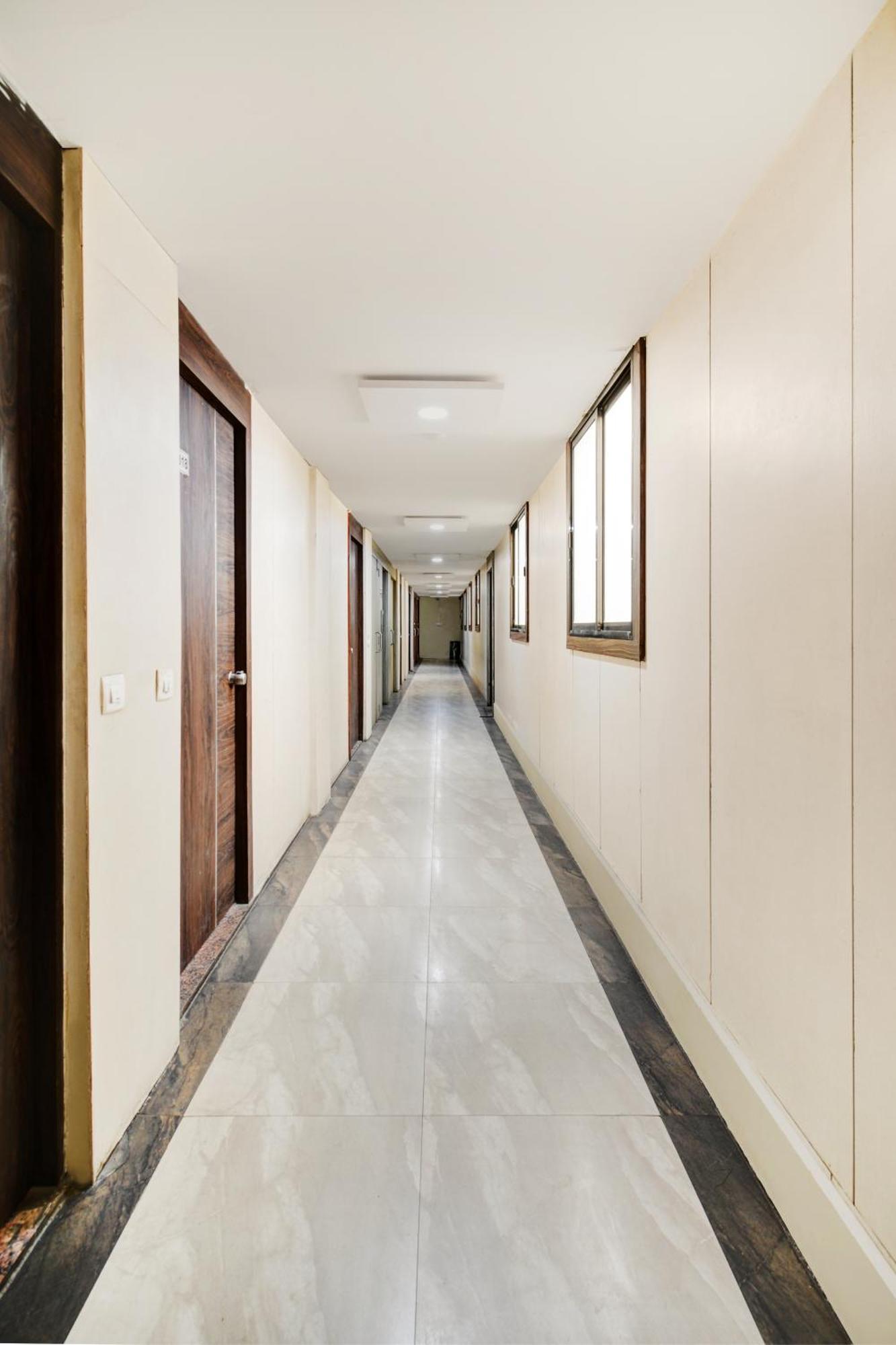 Hotel Desert Inn Tharad Exterior foto