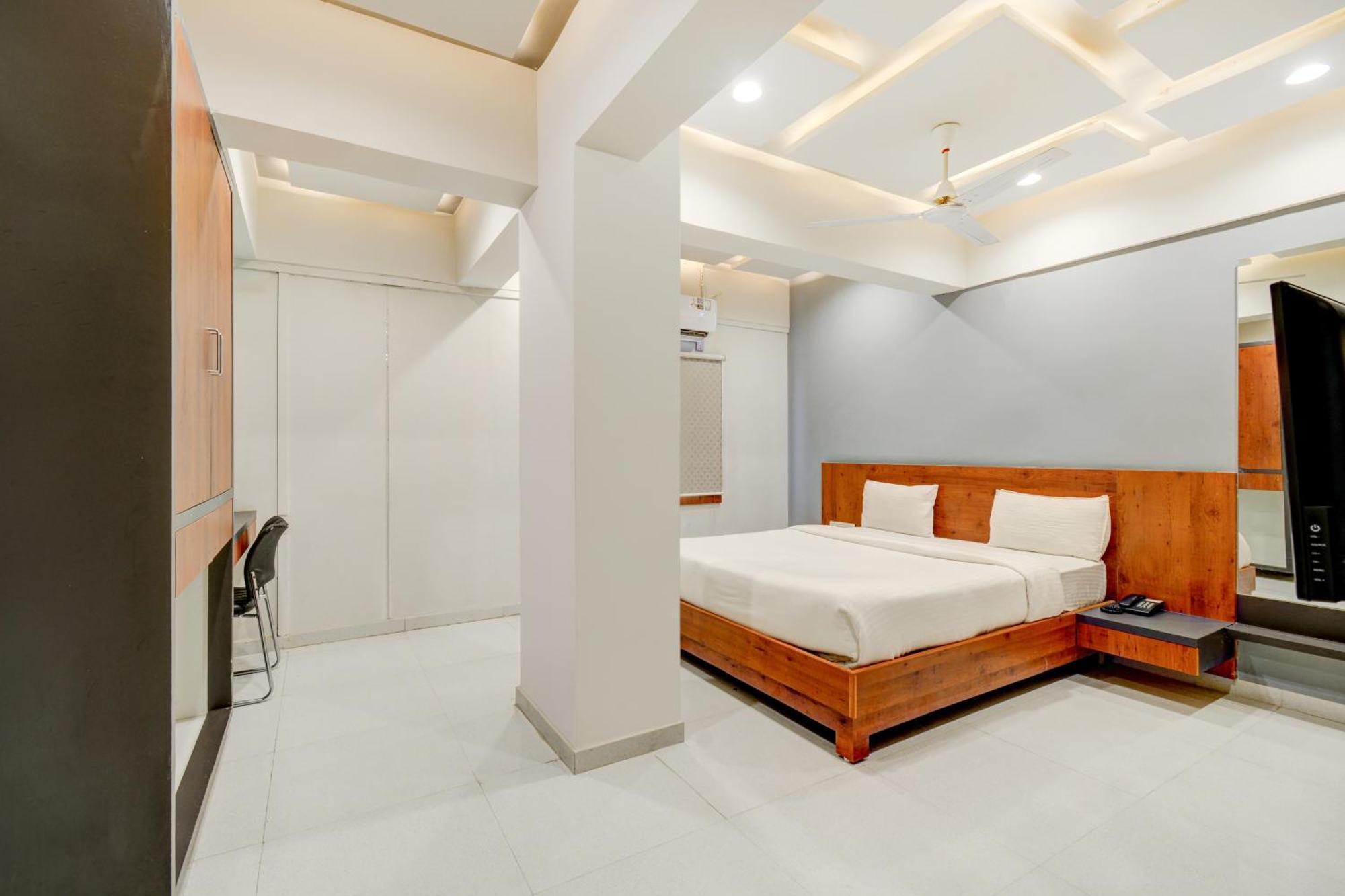 Hotel Desert Inn Tharad Exterior foto