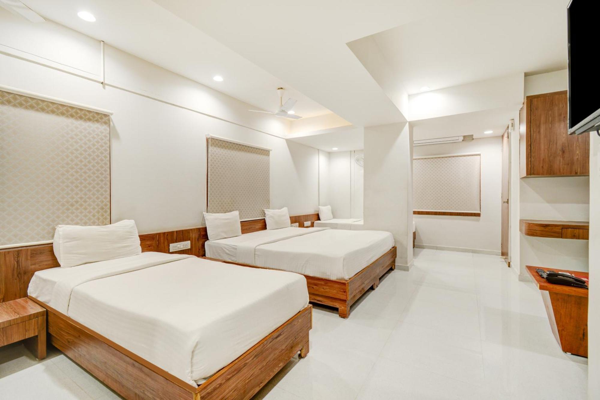 Hotel Desert Inn Tharad Exterior foto