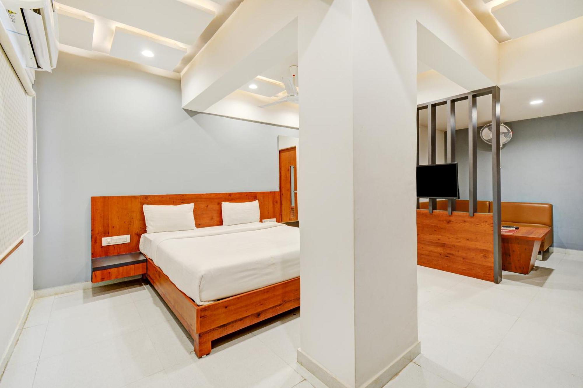 Hotel Desert Inn Tharad Exterior foto