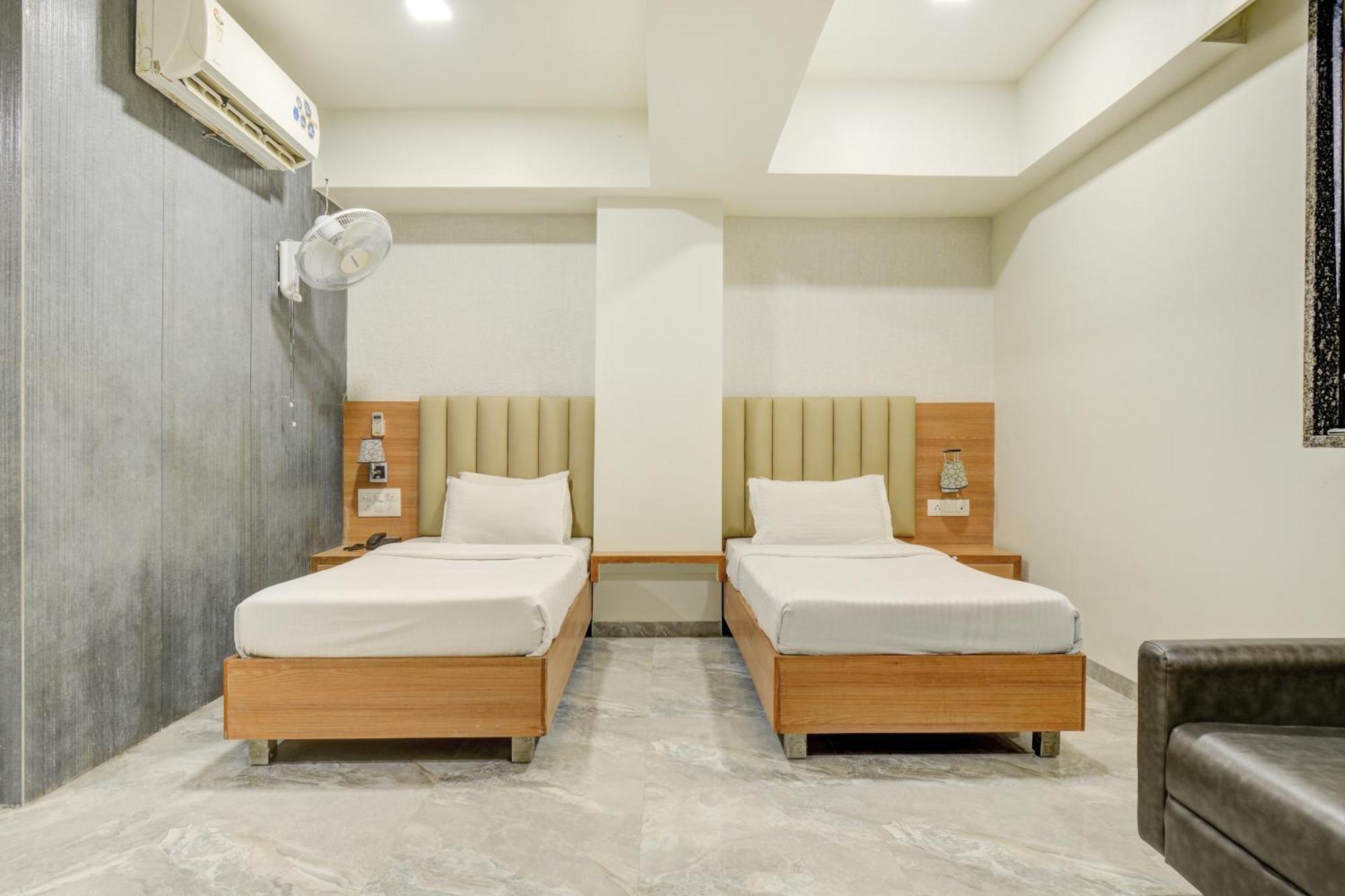 Hotel Desert Inn Tharad Exterior foto