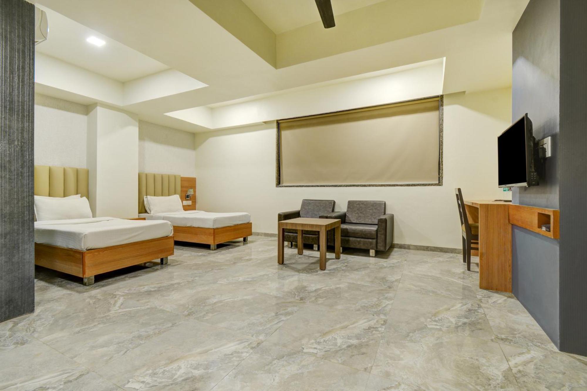Hotel Desert Inn Tharad Exterior foto